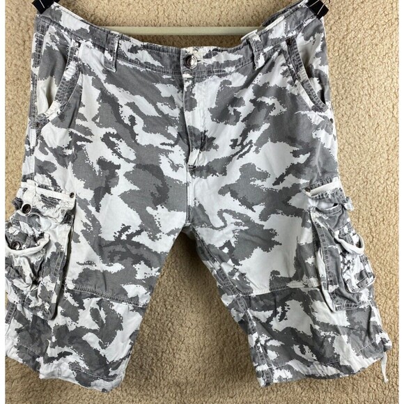 Rock Revolution  Mens Size 38 Gray & White 8 Pocket Cargo Shorts 100% Cotton - Picture 1 of 16